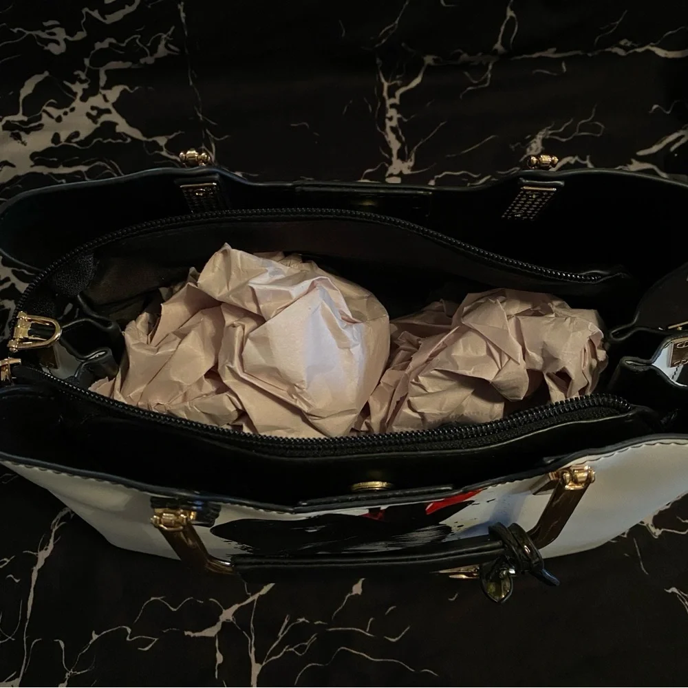 👜 Fashion City Girl Pleather Handbag - Picture 8 of 10